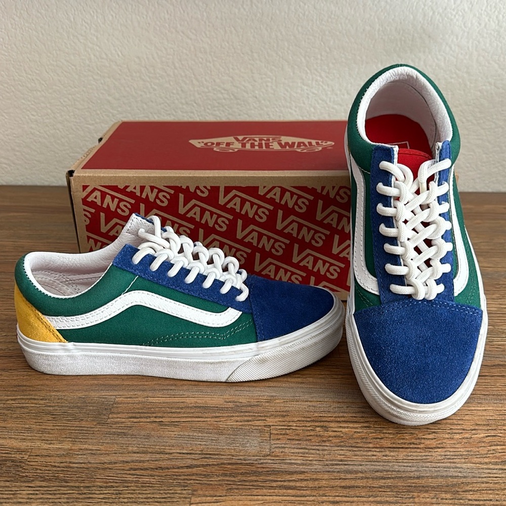 Old Skool Vans Yacht Club
Size 6 (Women); Size 4.5 (Men)